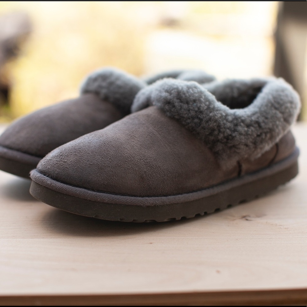 Women’s Ugg moccasins - shoes size 8 gray color
